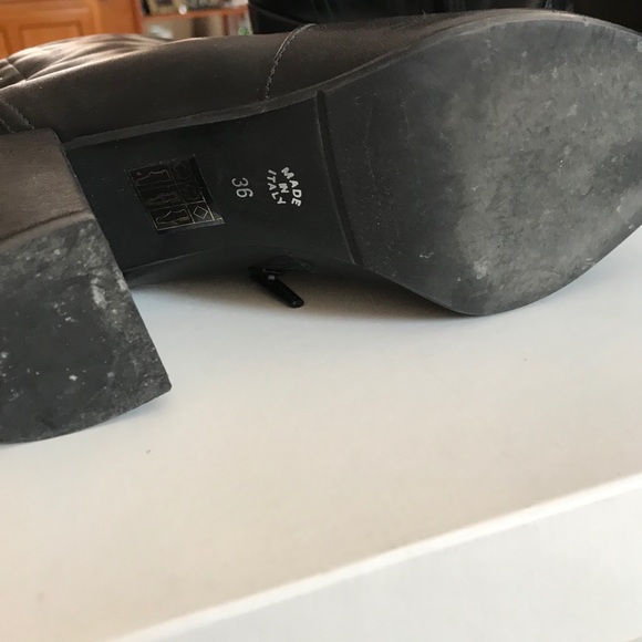 Italian Ladies leather booties - Picture 7 of 12